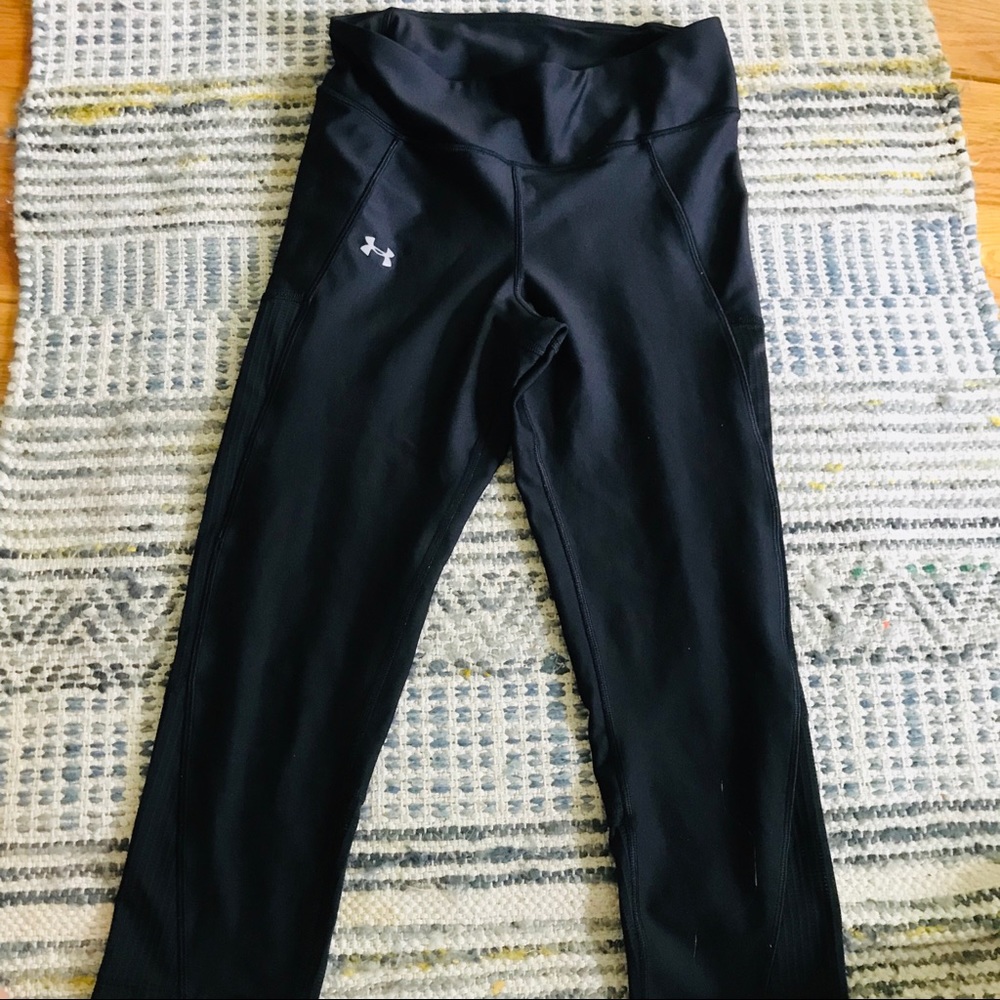 Under Armor cropped leggings size M